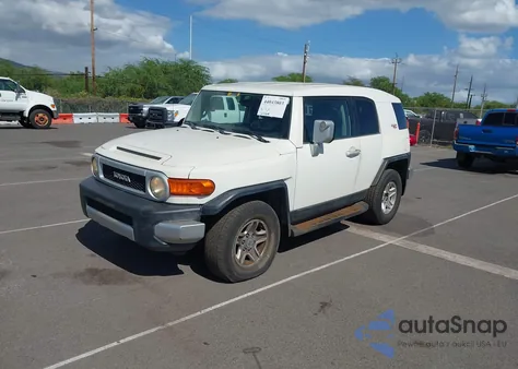 2010 Toyota Fj Cruiser z USA, uszkodzony, nr VIN JTEZU4BF7AK010658